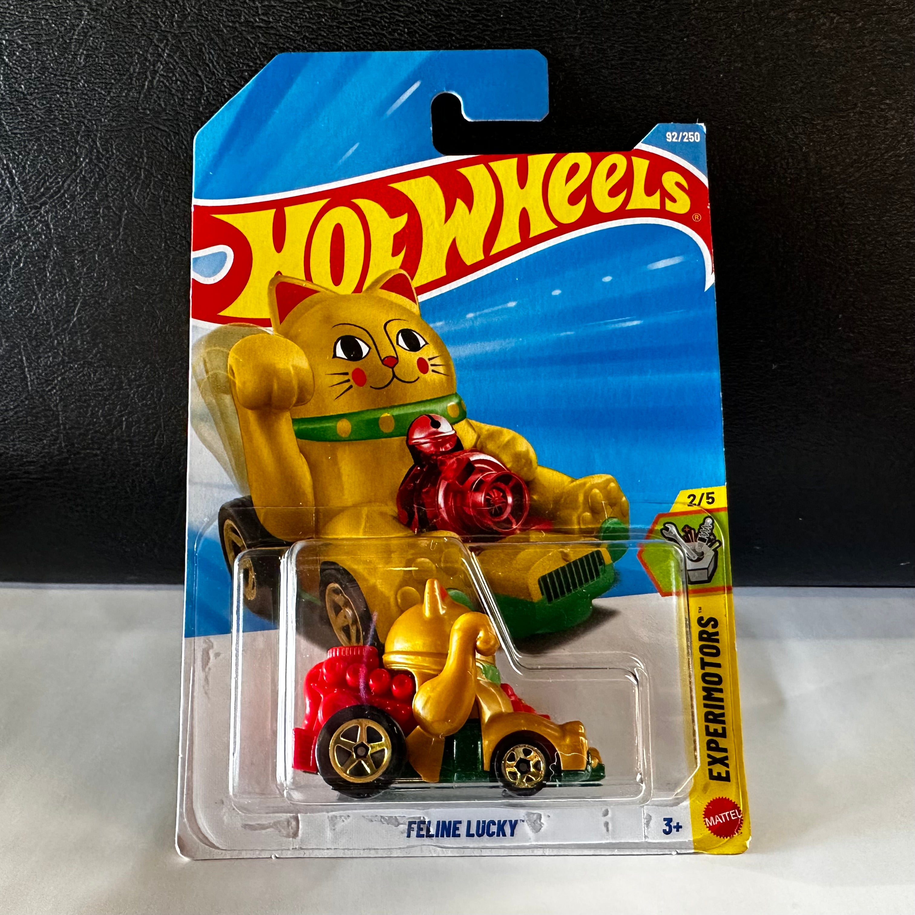Hot Wheels Feline Lucky – Gold / green