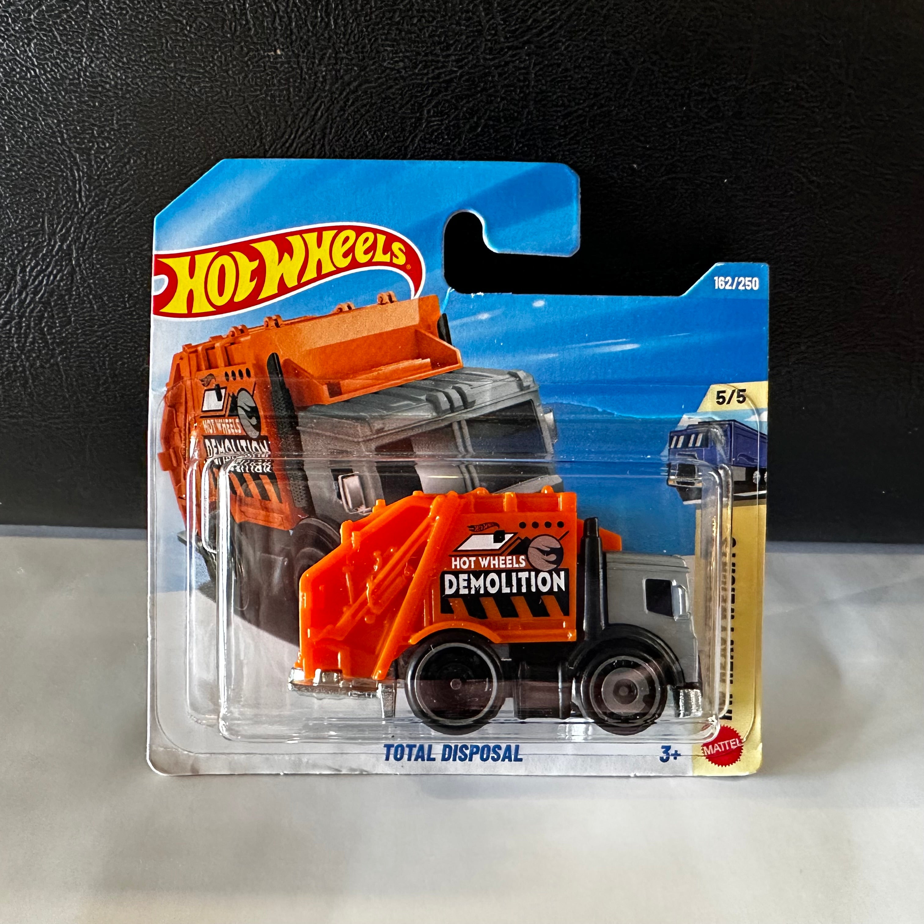 Hot Wheels Total Disposal – Orange / silver